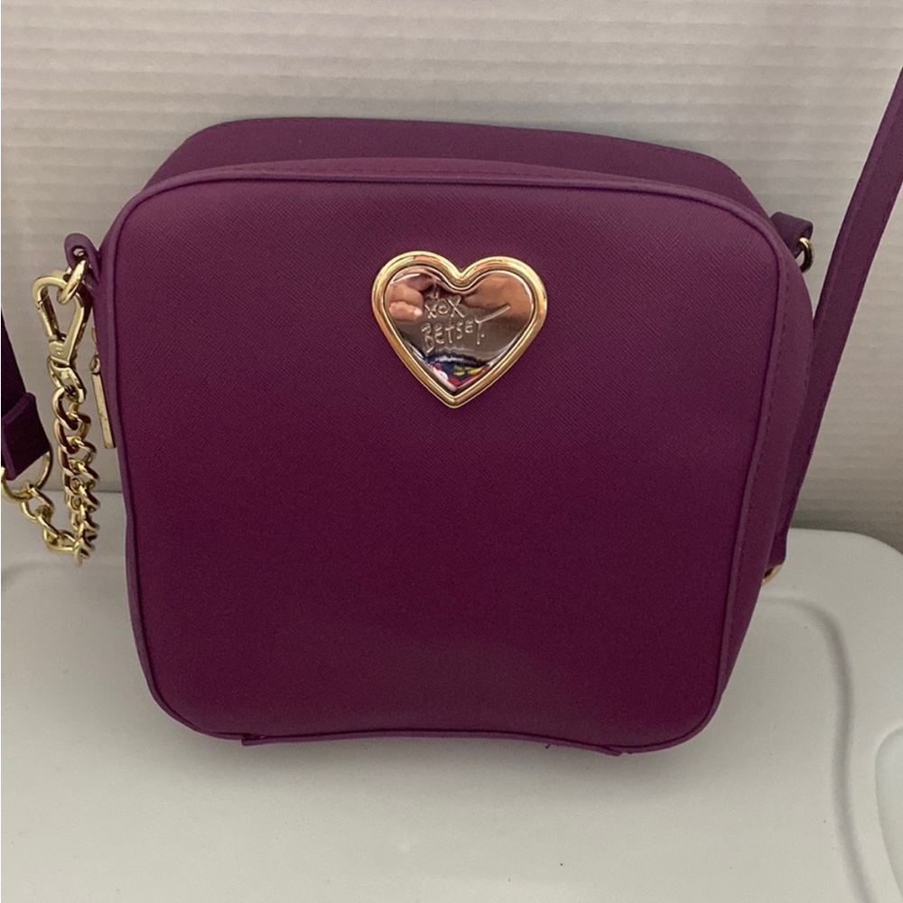 ✨Betsey Johnson Crossbody✨ 🌹🌹